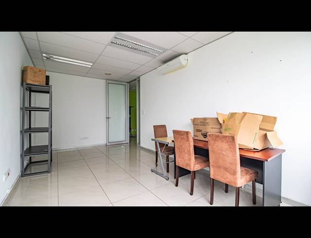 160M² OFFICE FOR SALE IN FOURWAYS